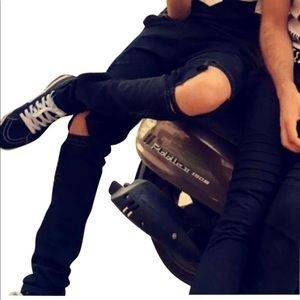 🎄Ripped black slim fit jeans🎄